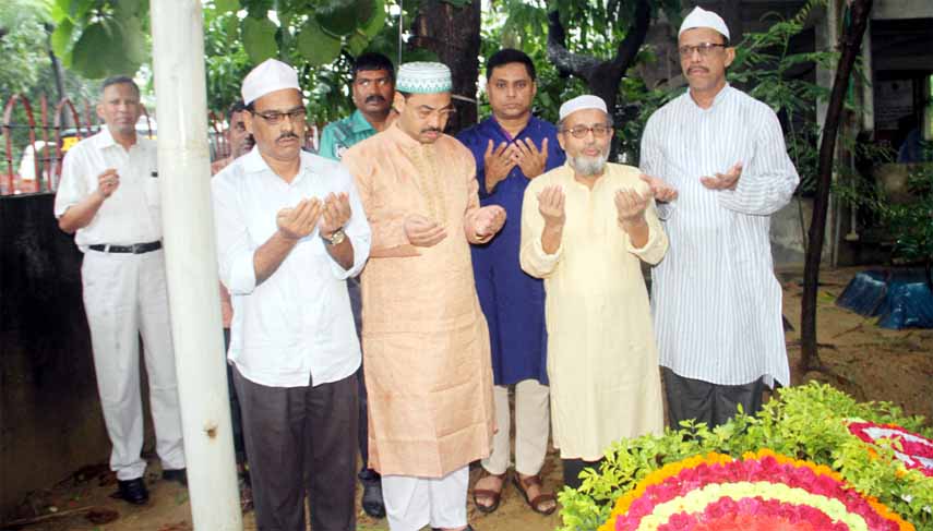 CCC Mayor A J M Nasir Uddin offering Munajat with other senior leaders at the grave of M A Mannan, former President, Chattogram District Awami League recently.