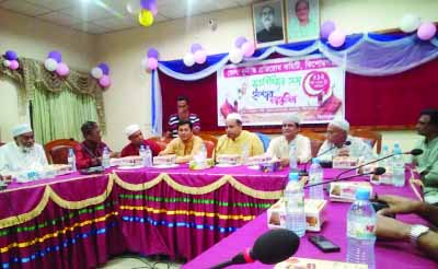 BARISHAL: Hindhu-Bhuddists- Christian Oikya Parishad formed a human chain in front of Ashwani Kumar Town Hall in the city protesting occupation of land of a religious institution of minority community yesterday. .