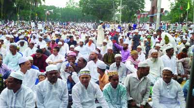 MODHUKHALI(Faridpur): Musullies offering Eid- ul- Fitr namaj at Madhukhali Central Eidgah premises on Saturday.