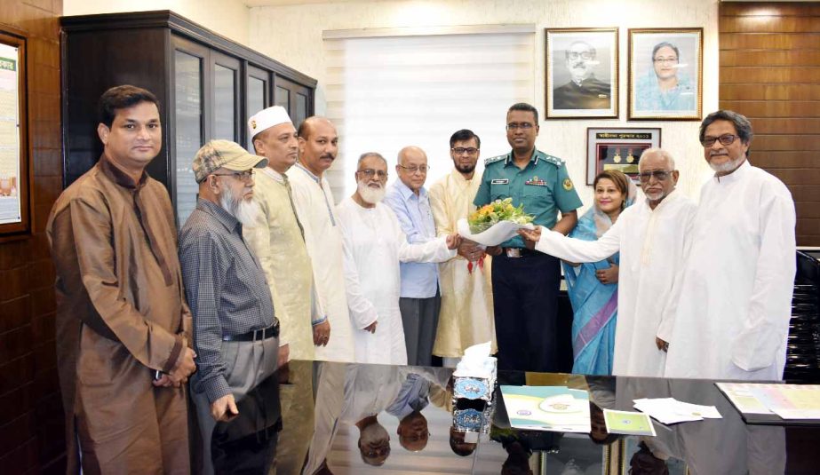 Md Mahbubur Rahman, newly-appointed Police Commissioner of Chattogram Metropolitan Police was accorded a reception by Anjuman-e-Mofidul Islam, Chattogram on Monday at the office room of CMP, Chattogram. Senior Vice President and Editor of Daily Azadi MA M