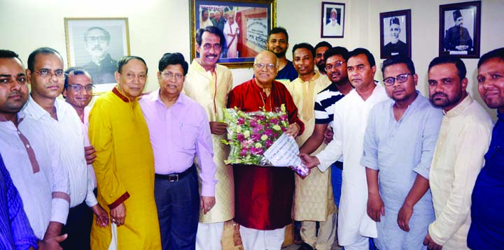 SYLHET: Leaders of Bangladesh Bar Council, Sylhet District Unit greeting Finance Minister Abul Maal Abdul Muhith MP during his visit in Sylhet recently.