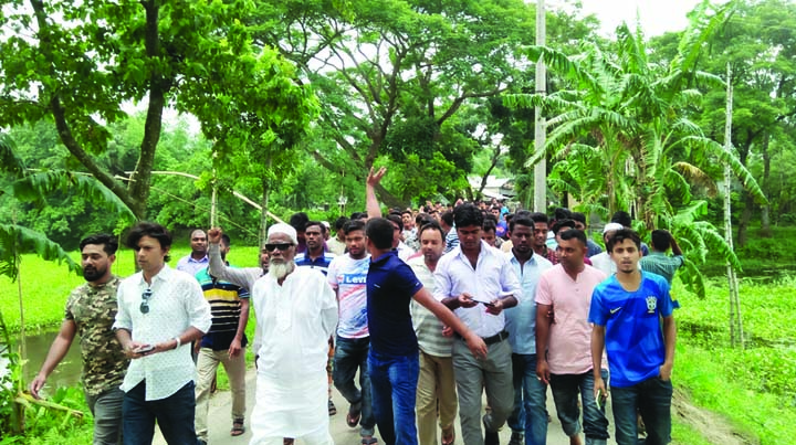 JAMALPUR: A rally was held protesting shifting of Science and Technology University to Melandah Upazila recently.