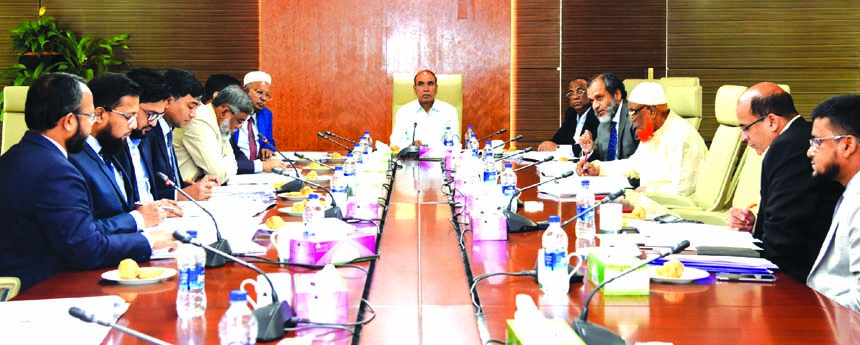 Amir Uddin, Board Chairman of Al-Arafah Islami Bank Limited, presiding over its 117th meeting at the banks head office in the city on Thursday. Md. Abdus Salam, Abdul Malek Mollah, Khalid Rahim, members of the committee and Habibur Rahman, Managing Direct