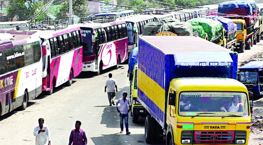 Due to huge rush of Dhaka-bound people after Eid-ul-Fitr holidays, the Dhaka-Aricha Highway experienced a severe traffic gridlock. This picture was taken on Friday.