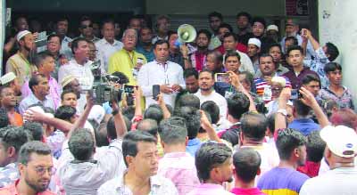 GAZIPUR: Md Jahangir Alam, mayor candidate of Gazipur City Corporation campaigning in the city on Thursday. Talukder Abdul Khalek, newly-elected Mayor, Khulna City Corporation was present.