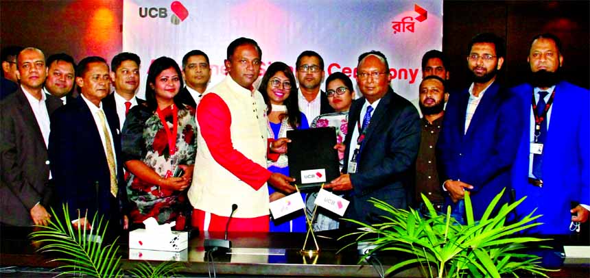 AE Abdul Muhaimen, Managing Director of United Commercial Bank Limited and Mahtab Uddin Ahmed, Managing Director of Robi, exchanging an agreement signing documents at the banks head office in the city recently. Senior officials from both the organizations