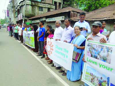 BARISHAL: Officials of Caritas Barishal Regional office formed a human chain for extending support to the rights of refugee recently.