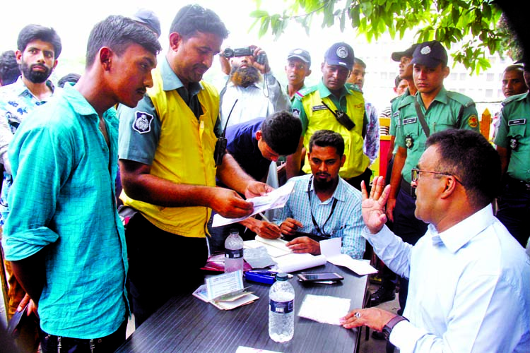 A mobile court set up jointly by BRTA and DMP imposed fine on some vehicles without fitness and licence. The snap was taken from in front of Sonargaon Hotel crossing in the city on Monday.