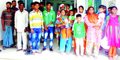 KURIGRAM:Kurigram District BGB detained 19 Bangladeshis from Darmapur border at Fulbaria Upazila in Kurigram for not having passport on Thursday.