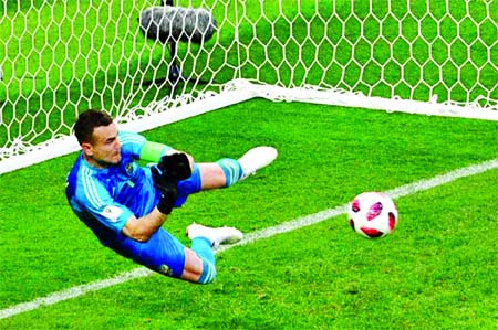 Igor Akinfeev saves twice as Russia beat Spain 4-3 on penalties. Internet photo