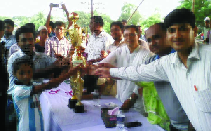 DAMUDYA(Shariatpur): The prize-giving ceremony of Bangabandhu and Bangamata Sheikh Fazilatunnesa Mujib Gold Cup Football Tournament was held at Damudya Upazila organised by Damudya Upazila Administration yesterday.