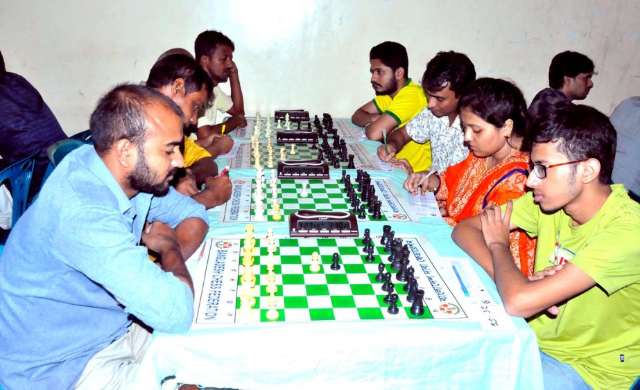 A scene from the Walton Metropolis FIDE Rating Chess Tournament held at the Bangladesh Chess Federation hall-room on Wednesday.