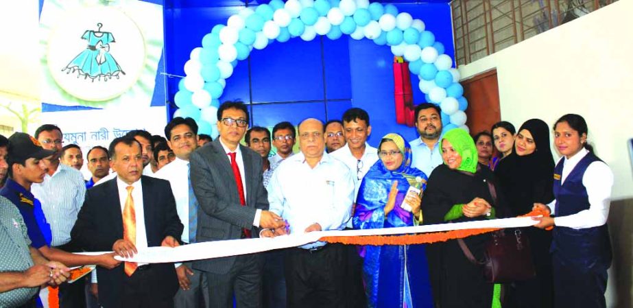 AS Mahmud, Governing Board Chairman of Shiddeshwari Girls College, inaugurating a Collection Booth of Jamuna Bank Limited at the College premises as chief guest in the city recently. AKM Saifuddin Ahmed, DMD and high officials of the bank were present.