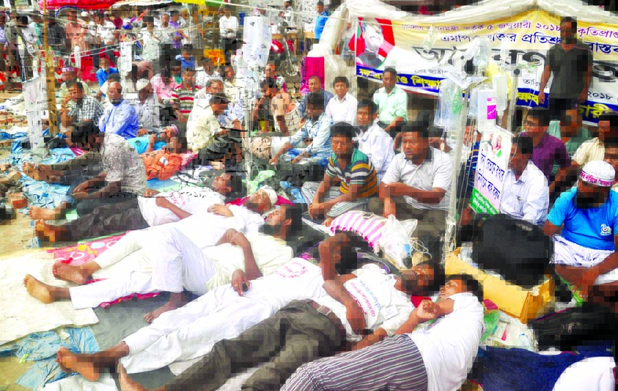 Shikshak-Karmachari Federation of Non-MPO Institutions observing fast unto death programme in front of the Jatiya Press Club on Thursday for the eleventh consecutive day with a call to enlist recognised non-MPO institutions under MPO.