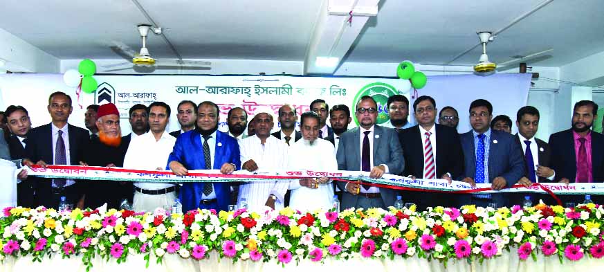 Mir Ahmed Sowdagar, Ex-chairman and Sponsor Director of Al-Arafah Islami Bank Limited, inaugurating its 155th branch at Karnaphuli in Chittagong on Thursday. SM Jaffar, DMD, Mohammad Azam, Chittagong Zonal head, Engr. Md. Habib Ullah, EVP, Md. Jahangir Al