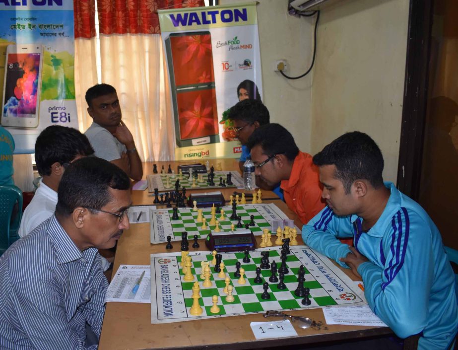 A scene from the seventh round matches of the Walton Metropolis FIDE Rating Chess Tournament at Bangladesh Chess Federation hall-room on Tuesday.