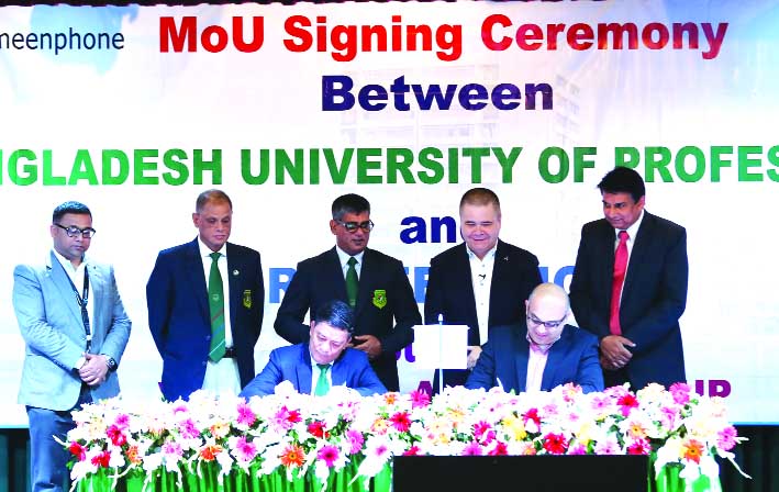Syed Tanvir Husain, Chief Human Resources Officer of Grameenphone (GP) and Brigadier General Abul Kashem Md Ibrahim, Registrar of Bangladesh University of Professionals (BUP) exchanging a MoU document at BUP in the city on Thursday. Under the deal, studen
