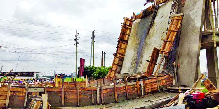A gate of under-construction Central Jail in Keraniganj collapsed on Sunday morning.
