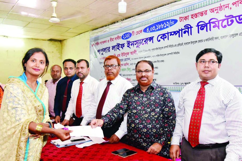 PABNA: BM Yousuf Ali, President , Bangladesh Insurance Forum and CEO, Popular Life insurance Company Ltd distributing claim money among the clients at a conference at Pabna Radanagar Mojumder Academy recently.