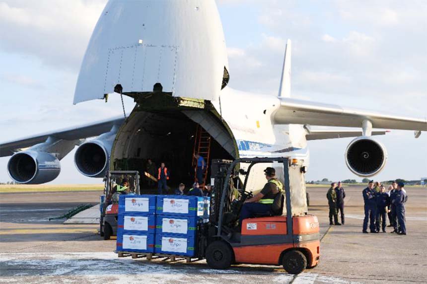 The Antonov 124 cargo plane is carrying 50 tons of medical equipment and humanitarian supplies aid to Syria for Ghouta victims.