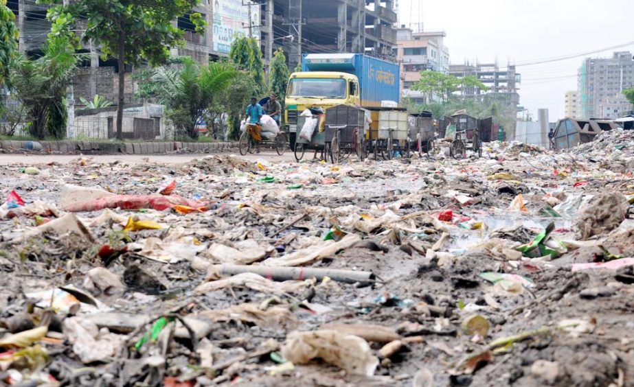 Chattogram Highway has turned into a dustbin as garbage shattered all around. This picture was taken from Halisahar AC Mosque yesterday.