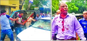 Bloody and bruised, Amar Desh acting Editor Mahmudur Rahman walking away from court premises in Kushtia after assaulted allegedly by activists of Bangladesh Chhatra League on Sunday.