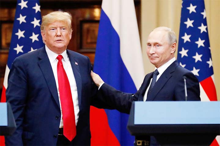 Trump and Putin in front of U.S. and Russian flags.