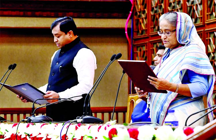 Prime Minister Sheikh Hasina administering oath to the Mayor of Gazipur City Corporation Zahangir Alam at her office on Thursday.