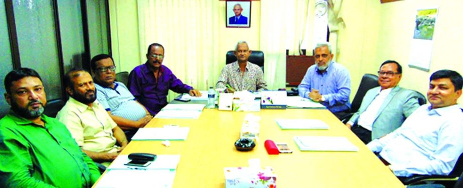 Md. Rezaul Karim, Chairman of Shippers' Council of Bangladesh (SCB), presiding over its 4th Board Meeting for the term 2018 and 2019 at its office in the city on Thursday. Ariful Ahsan, Senior Vice-Chairman, Arzu Rahman Bhuiyan, Afsar Uddin Ahmed, AKM Am