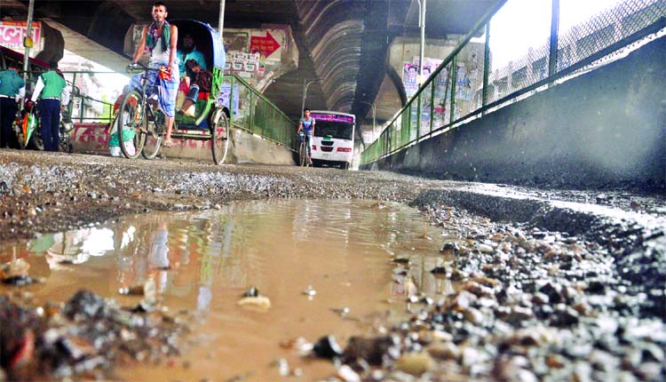 The main busy thoroughfare beneath the Hanif Flyover is in dilapidated state as a big pothole developed including several cracks despite this spot was repaired a month ago. But the authorities concerned did not pay any heed to it to immediate repair, caus