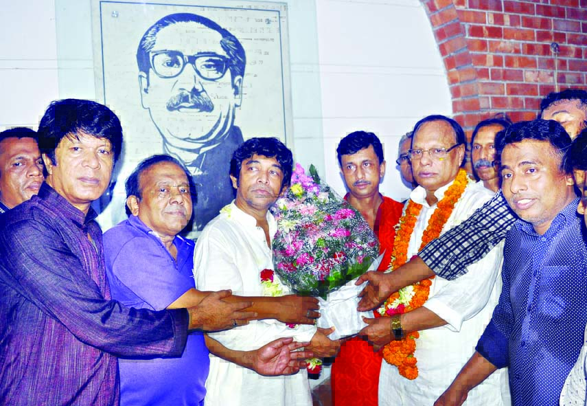 President of DUJ Abu Jafar Surja along with other journalists greet newly elected BFUJ President Molla Jalal by giving bouquet at the Jatiya Press Club on Saturday.