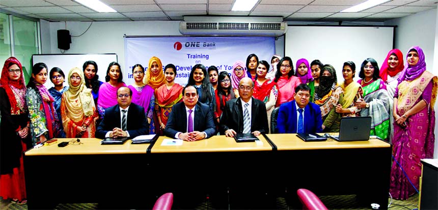 M. Fakhrul Alam, Managing Director of ONE Bank Limited, along with S.M. Hafizur Rahman, Head of Training and the Faculty Members, and students from Home Economics College, Dhaka, poses at a daylong Training on "Financial Skill Development for Youth towar