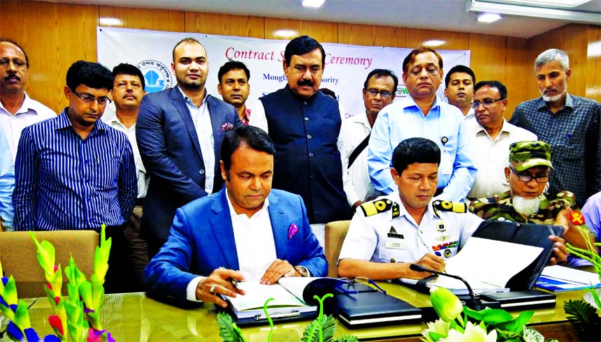 Commodore AKM Faruque Hassan, Chairman of Mongla Port Authority and Tarafder Ruhul Amin, Managing Director of Saif Powertec Limited, sign a MoU for purchasing a mobile harbor crane for the port at Shipping Ministry on Sunday while its minister Shajahan Kh