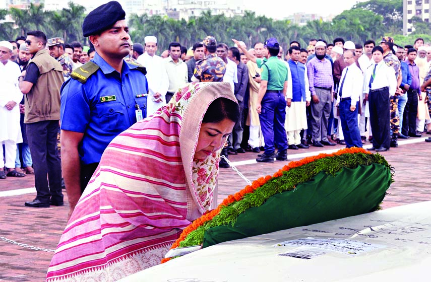 Speaker of the Jatiya Sangsad Dr Shirin Sharmin Choudhury paid rich tributes to Awami League lawmaker from Khulna-4 constituency SM Mostafa Rashidi Suja by placing wreaths on his coffin at South Plaza of Jatiya Sangsad Bhaban yesterday morning. Photo :