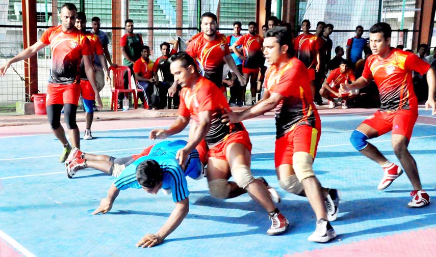 An action from the 1st semi-final match of the Bangladesh Police Kabaddi Championship between Dhaka Metropolitan Police and Rajshahi Metropolitan Police at the Kabaddi Stadium on Sunday.