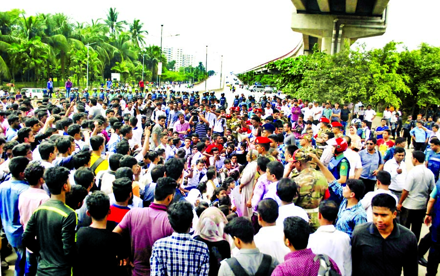 Aggrieved student protesters blocked the Rail track and Airport-Banani road near Shaheed Ramizuddin School and College in Kurmitola for about five hours protesting killing of two fellows on Sundayâ€™s bus crash and demanding Minister's resignation.