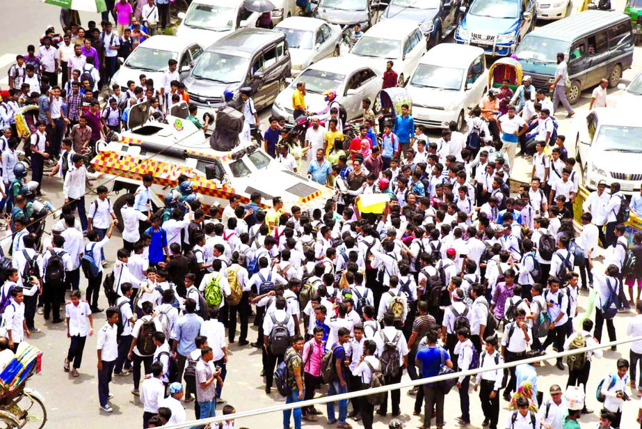 Students gheraoed a police Riot Car at Kakrail area on Tuesday while agitating in protest against the killing of two students in a bus crash on Airport Road on Sunday. Some cars were also seen stranded.