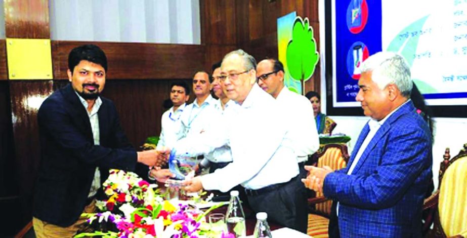 Kazi Sajedur Rahman, proprietor of KPC Industry, receiving a 'Crest of Honour' from Anisul Islam Mahmud, Environment, Forest and Climate Change Minister for the promotion of environment-friendly Paper Cup products instead of plastic and polythene at the