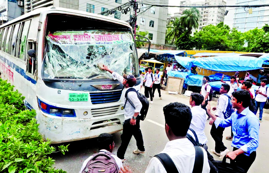 Vehicles were vandalized at Dainik Bangla intersection.