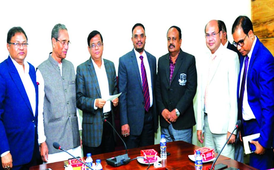 Md. Shafiqur Rahman Patwary, Chairman of Insurance Development and Regulatory Authority (IDRA) attended at the Pay Order handover ceremony of a claim settlement to the ACME Laboratories Limited by Federal Insurance Company Limited at IDRA head office in t