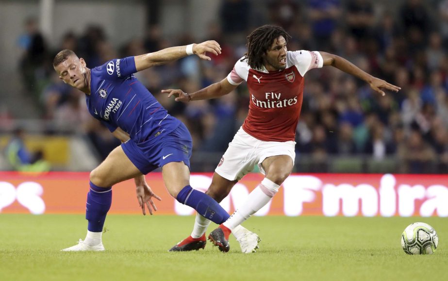 Arsenal's Mohamed Elneny and Chelsea's Ross Barkley (left) battle for the ball during the pre-season friendly soccer match at the Aviva Stadium, Dublin on Wednesday.