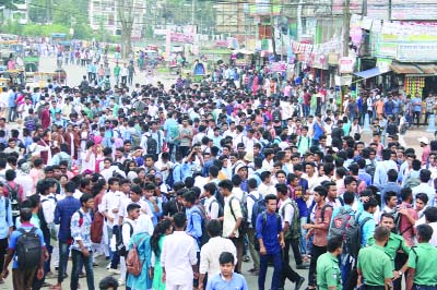 BARISHAL: Agitating students took to the street demanding safety roads on Thursday.