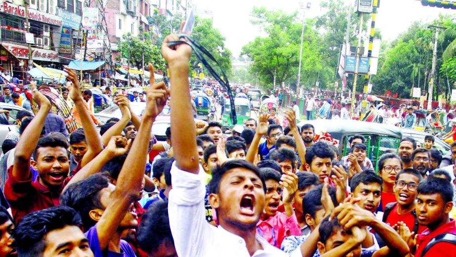 Agitating students take to streets for 6th consecutive day and barricaded the Mirpur-10 intersection also on Friday (holiday) seeking safety roads across the country.