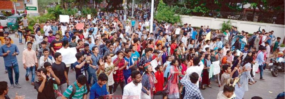 Students brought out a procession at the Port City demanding safe road on Friday.