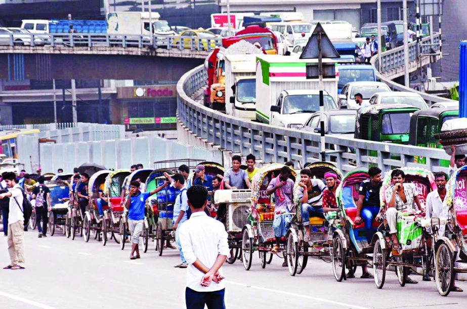 Students struggling hard to help maintain discipline in traffic movement in course of their campaign for safe roads causing sufferings to commuters amid road chaos, leading to stuck up of hundreds of vehicles on U-loop of Rampura area on Saturday.