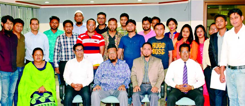 Abdus Salam, former Senior Vice-President of Dhaka Chamber of Commerce & Industry (DCCI), poses with the participants of the closing ceremony of the training course on "Guide to Export, Import & Indenting Business" organized by DCCI Business Institute