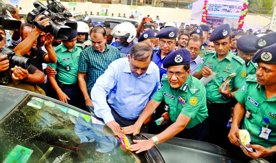Home Minister Asaduzzaman Khan Kamal launching nationwide 'Traffic Week' at Dhaka's Zero Point yesterday.