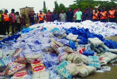 BHOLA: Members of Coast Guard, South Zone seized 80, 00000 meters current nets and 3,600 kgs plastic bags from Kalayer Bazar on Sunday.