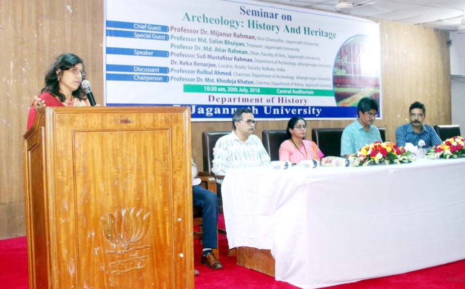 Dr Keka Benarje, Curator of Asiatic Society Kolkata, India presents her article on "Buddhist Vestiges of West Bengal: A Asuvy" in a seminar held at Jagannath University on Monday.