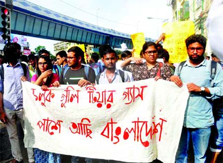 Students of Jadabpur University in India broughtout a procession on Monday protesting crackdown on students demanding safe roads in Bangladesh and killing of their fellows in road accidents.